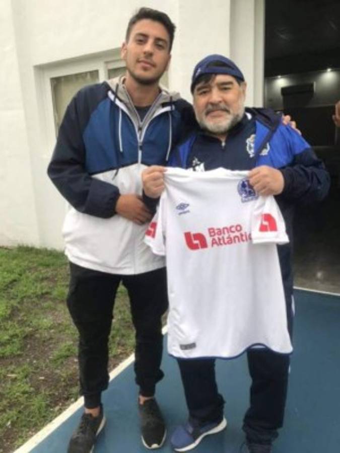 Famosos artistas y futbolistas que han posado con la camisa de clubes hondureños y de la Selección Nacional