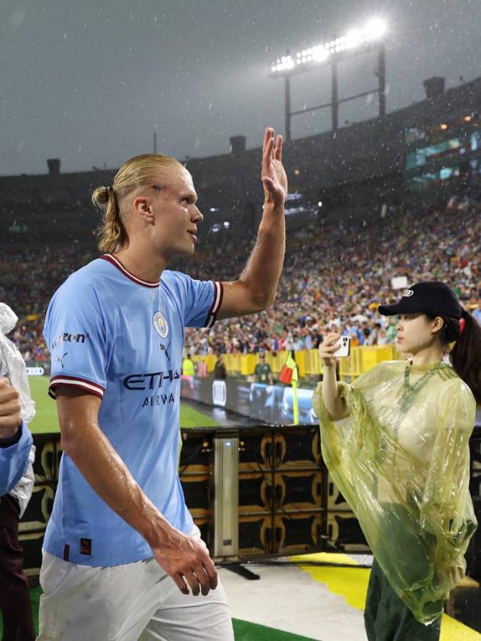 NO SE VIO EN TV: La verdadera melena de Haaland, el consejero y el intruso que entró sin ropa en el Manchester City-Bayern Múnich