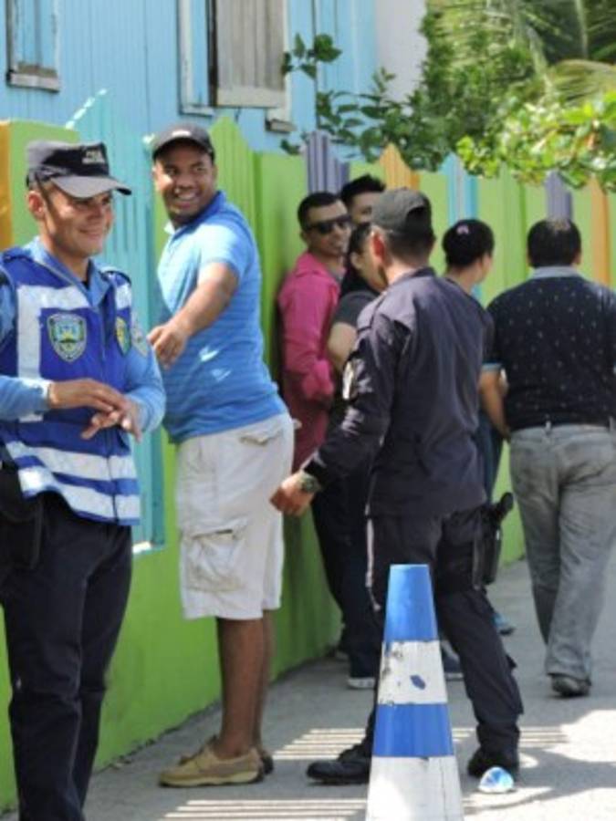 FOTOS: El caluroso recibimiento que tuvo Olimpia en Roatán. ¿Y el camerino?