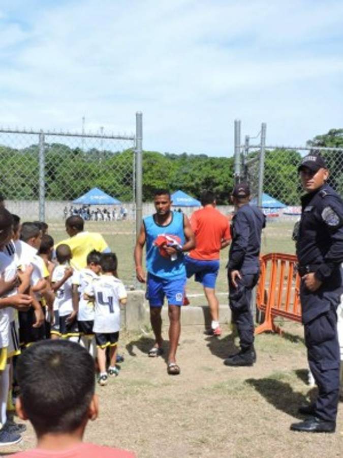 FOTOS: El caluroso recibimiento que tuvo Olimpia en Roatán. ¿Y el camerino?