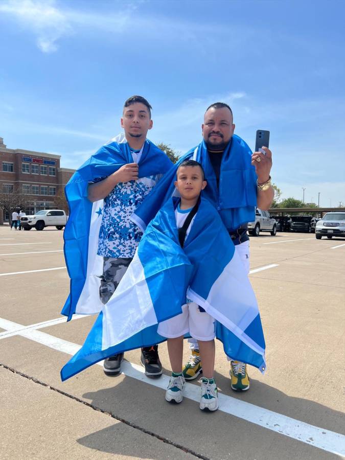FOTOS: ¡Punta, asados y famoso incluido! Así es el ambientazo hondureño en el Toyota Stadium para el repechaje ante Costa Rica