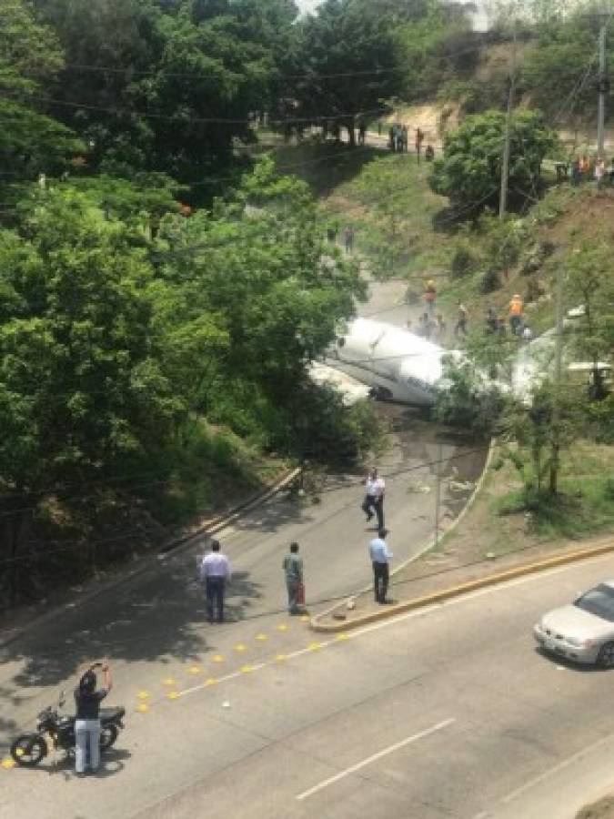 FOTOS: Impactantes imágenes del avión que se salió de la autopista en el aeropuerto Toncontín