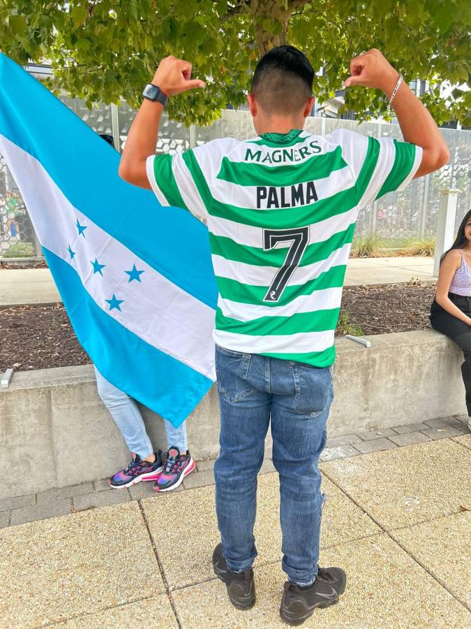 Luis Palma es sorprendido por hondureños en el duelo entre Celtic vs DC United en Estados Unidos