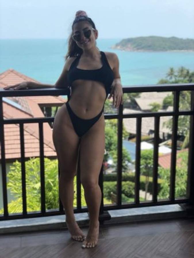 ¡ARDIENTE! Lena the Plug, la youtuber que calentó el verano de manera agresiva