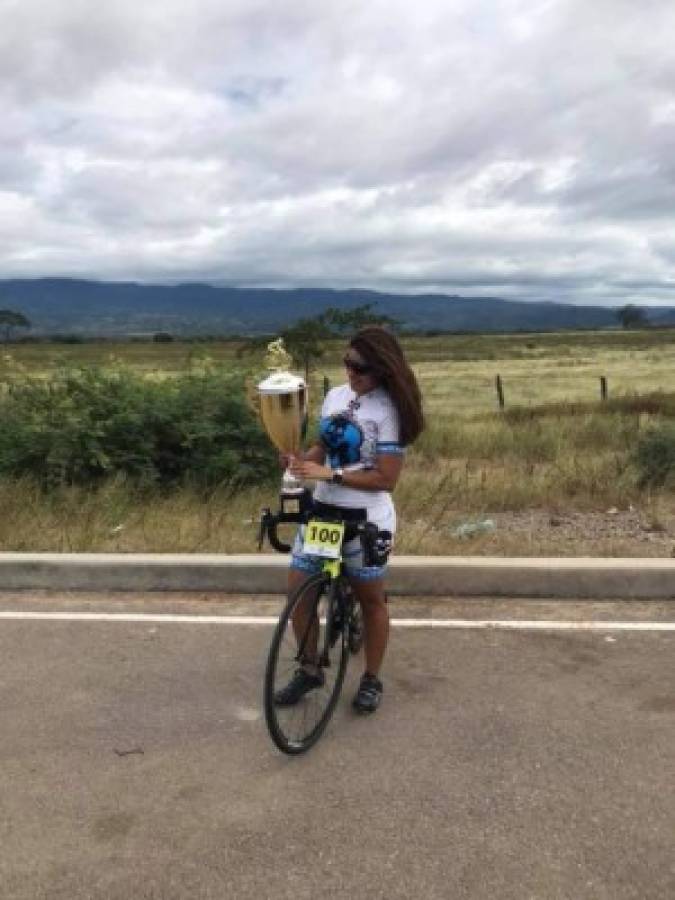 Alexandra Cruz, la hermosa ciclista hondureña que motivó a Tabaré Alonso a visitar San Pedro Sula