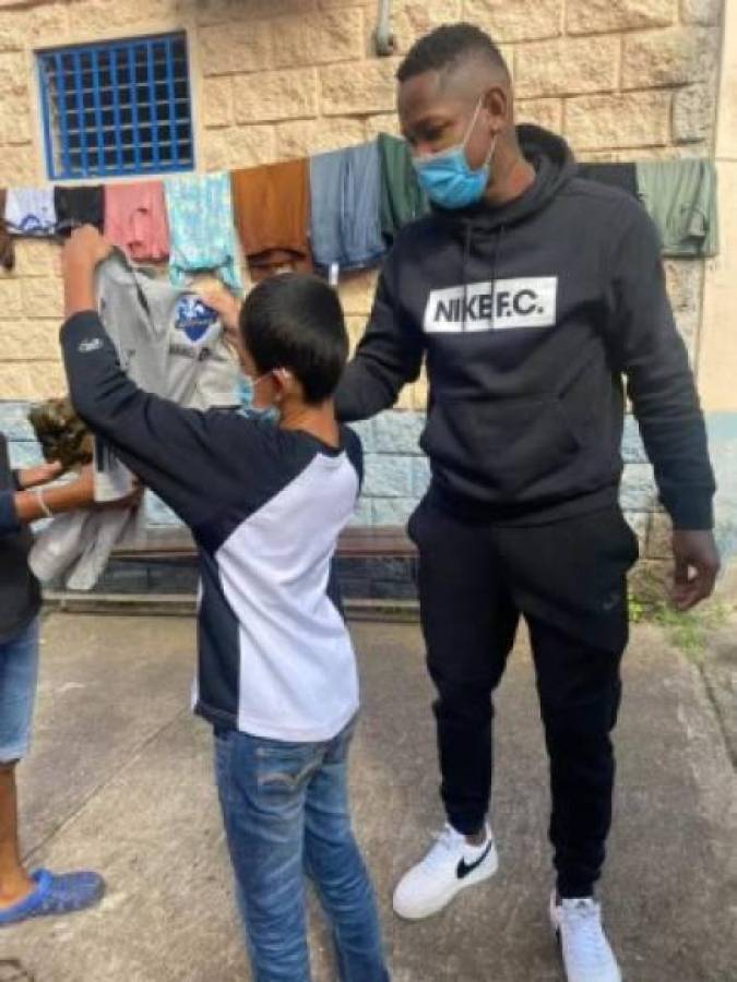 Romell Quioto; un futbolista hondureño perseguido por la polémica, pero con un corazón solidario