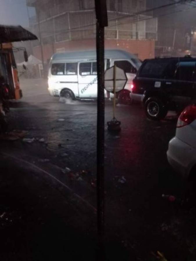 EN FOTOS: Fuerte tormenta eléctrica desata caos en San Pedro Sula