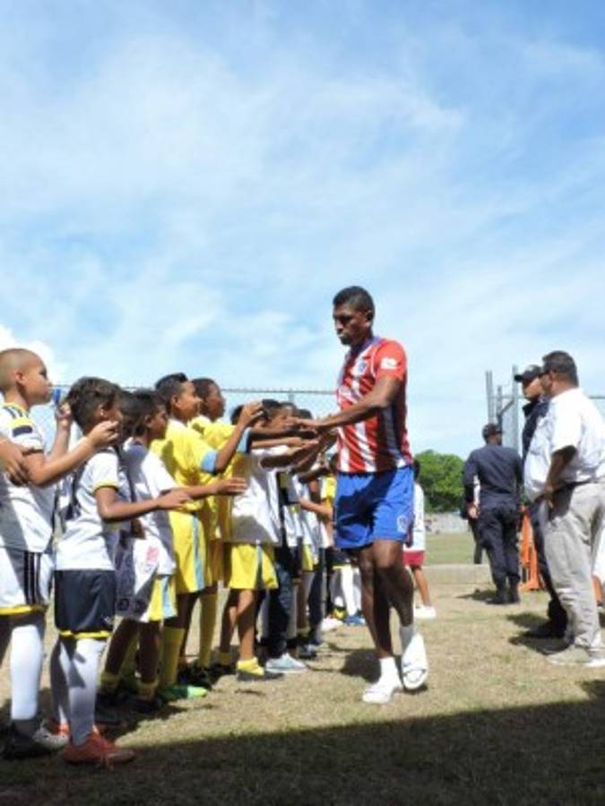 FOTOS: El caluroso recibimiento que tuvo Olimpia en Roatán. ¿Y el camerino?