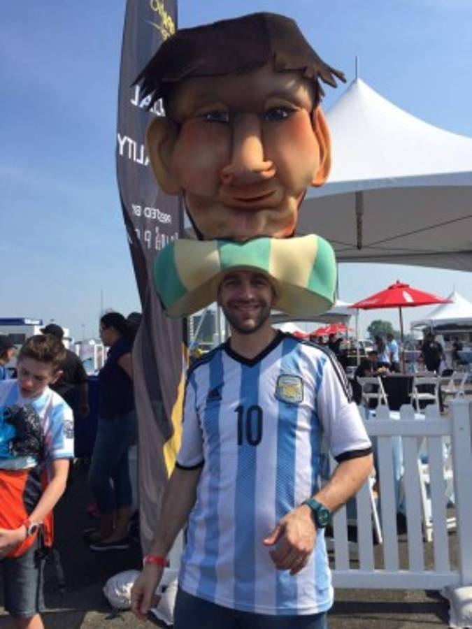 ¡Ambiente espectacular! de argentinos y chilenos previo a la final de la Copa América
