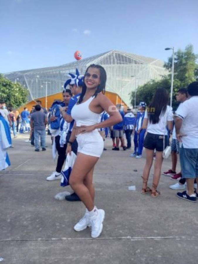 Honduras está bien arropado ante Panamá; la afición y belleza hondureña presente en el BBVA Compass de Houston