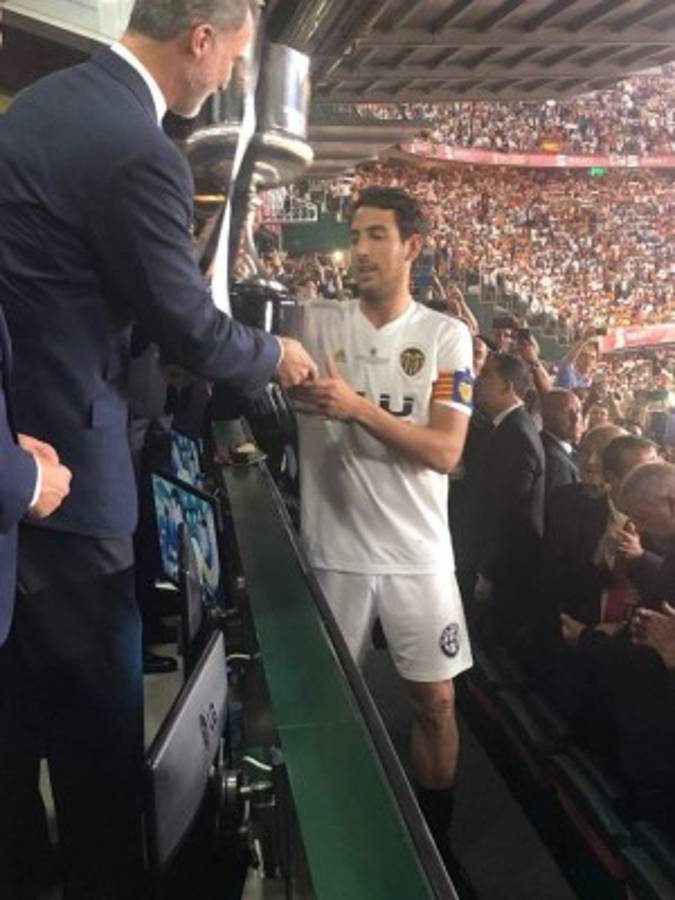 No se vio por TV: La loca celebración del Valencia y la vergüenza de Messi y Piqué