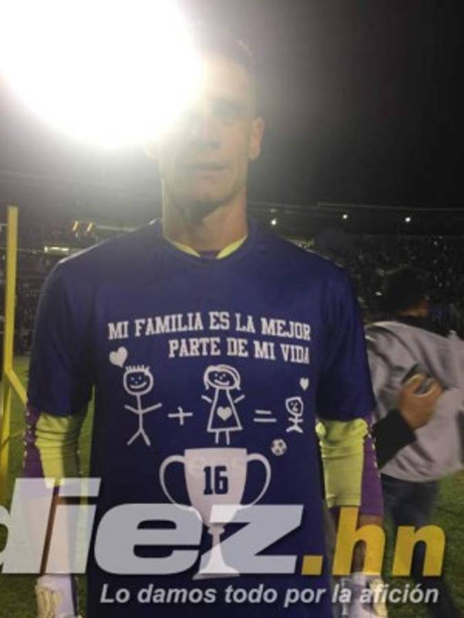 No se vio en TV: Locura en camerinos y el abrazo de Diego Vázquez con Henry Figueroa