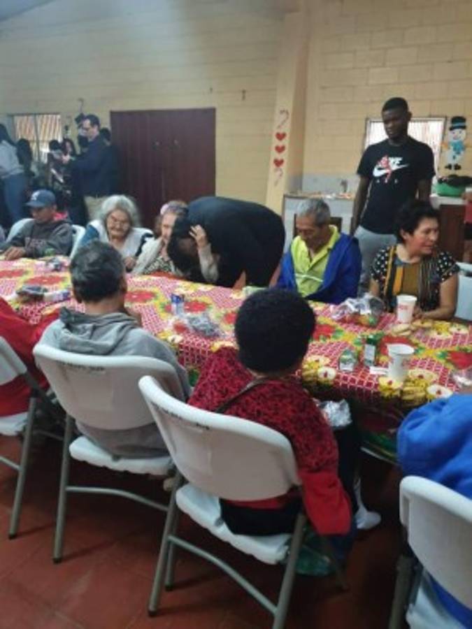 Romell Quioto y su gesto con asilo de ancianos donde está recluido exgloria del Olimpia y Selección de Honduras