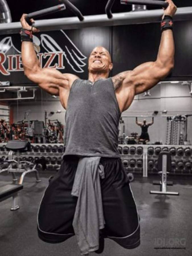 Al descubierto el extraño hábito de Dwayne Jhonson: revela por qué orina en una botella mientras entrena