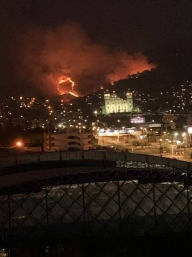 Las imágenes del voraz incendio en el sector de La Montañita en Tegucigalpa