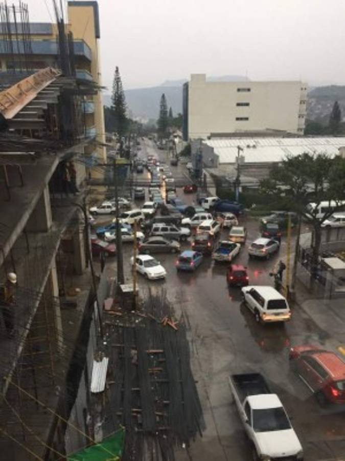 FOTOS: Caos, túneles inundados y destrucción deja fuerte lluvia en Tegucigalpa