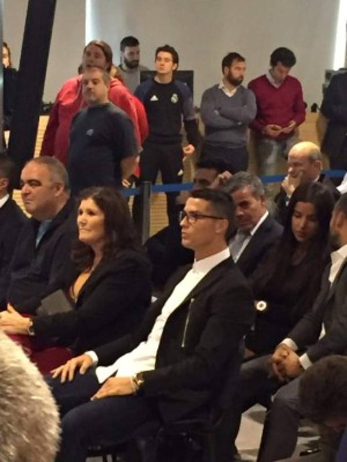 Fotos: Las imágenes curiosas de la renovación de Cristiano con el Real Madrid