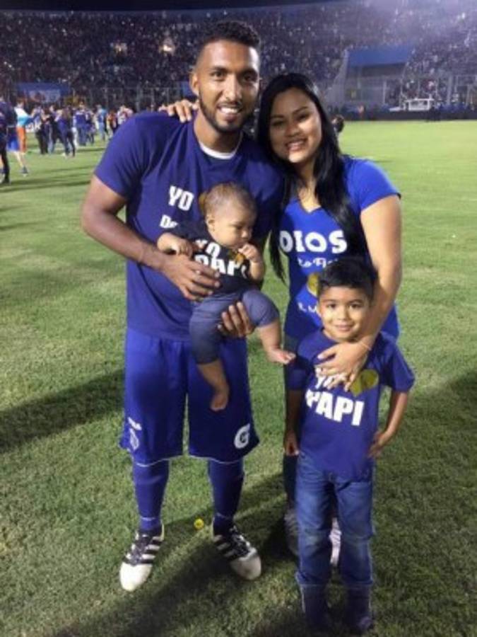 Ellas son las bellas novias y esposas de los jugadores del Olimpia y Motagua