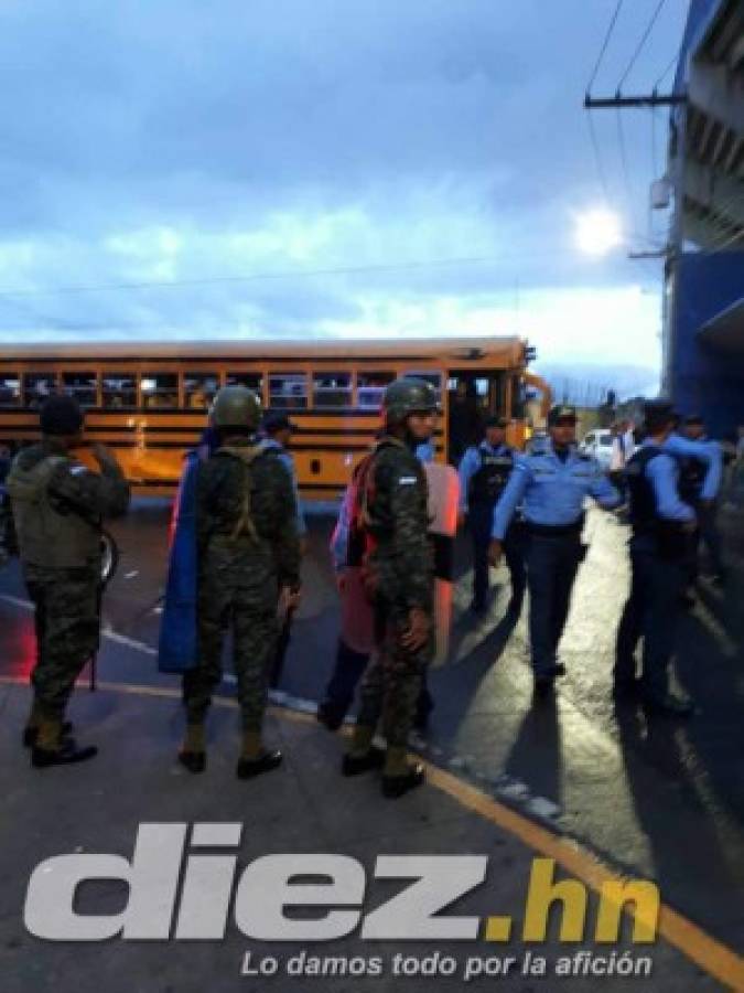 NO SE VIO POR TV: Pelea entre barras del Olimpia y Real España