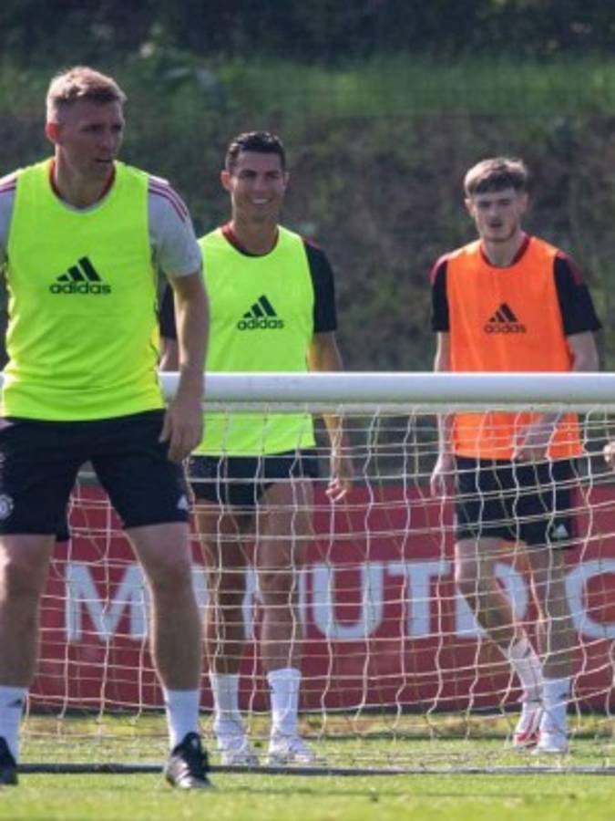 Imponente llegada y charla con el DT: Así fue el primer entrenamiento de Cristiano Ronaldo con el United  