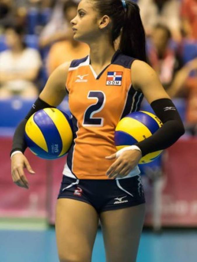 Las distracciones más candentes de la voleibolista dominicana Winifer Fernández en pleno partido