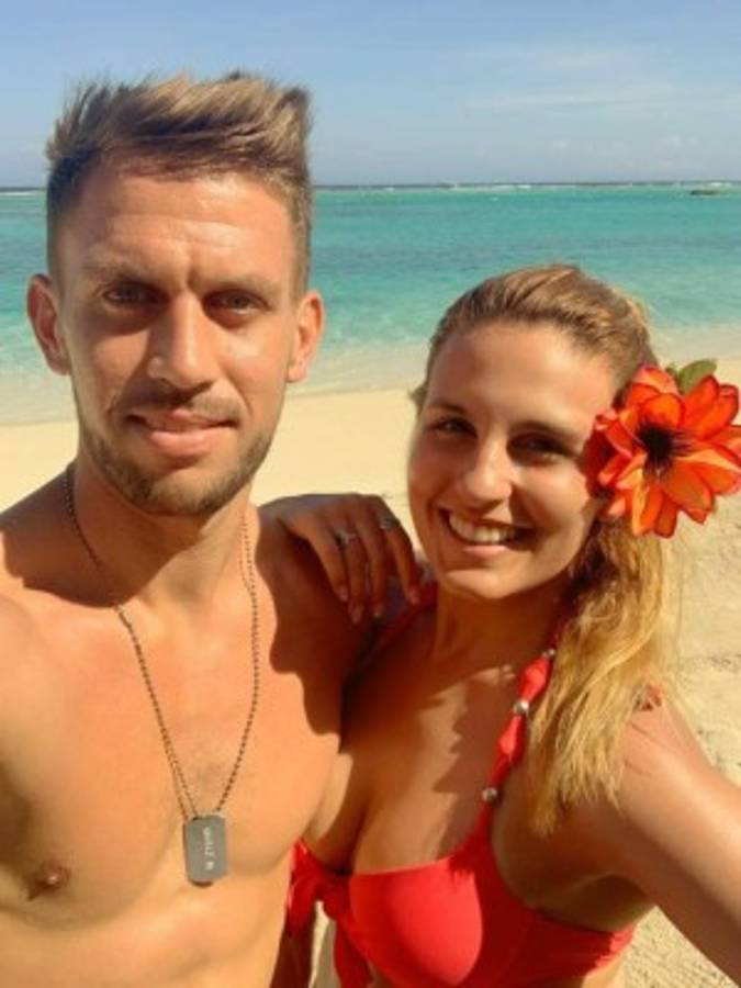 Magali Sanjurjo deslumbra en sus espectaculares vacaciones con Chavasco en Roatán
