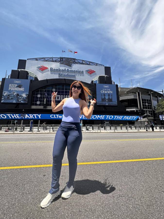 Familias que viajaron para demostrar su amor por la ‘H’, las bellas periodistas que adornan Charlotte previo al Honduras-Haití en Copa Oro