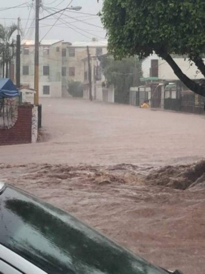 Fuerte tormenta en Culiacán causa estragos e inunda el estadio de Dorados