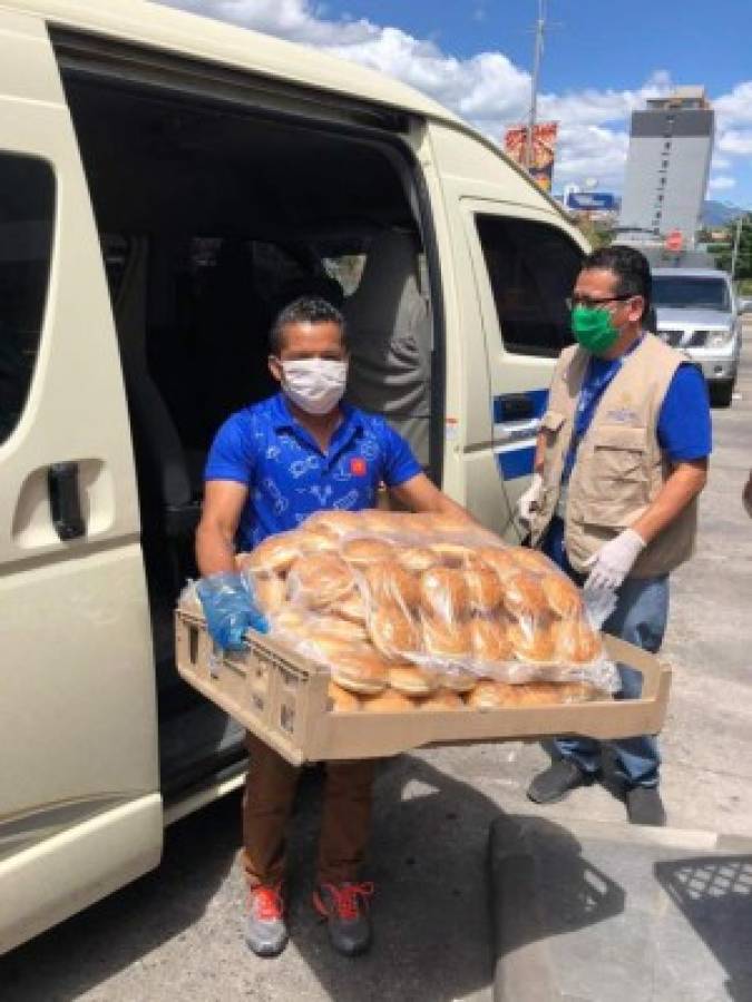 Con cervezas y sin respetar toque de queda absoluto: Las mejores fotos del día en Honduras