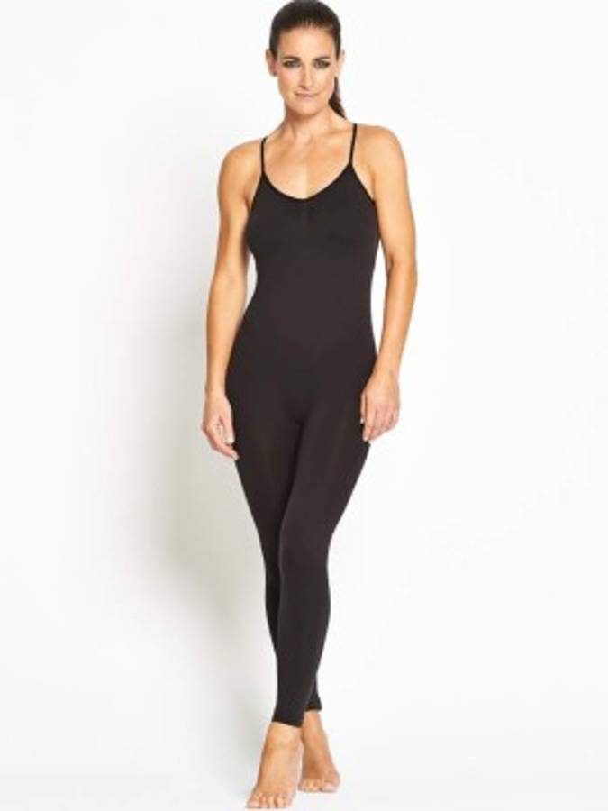 ¡ESCÁNDALO MUNDIAL! Acusan a sexy periodista de salir ebria en programa deportivo