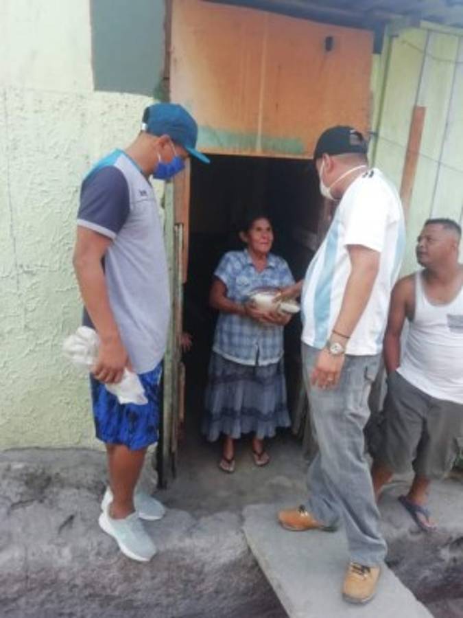 Lección de vida: Jugador hondureño de Liga de Ascenso regala comida en crisis del coronavirus