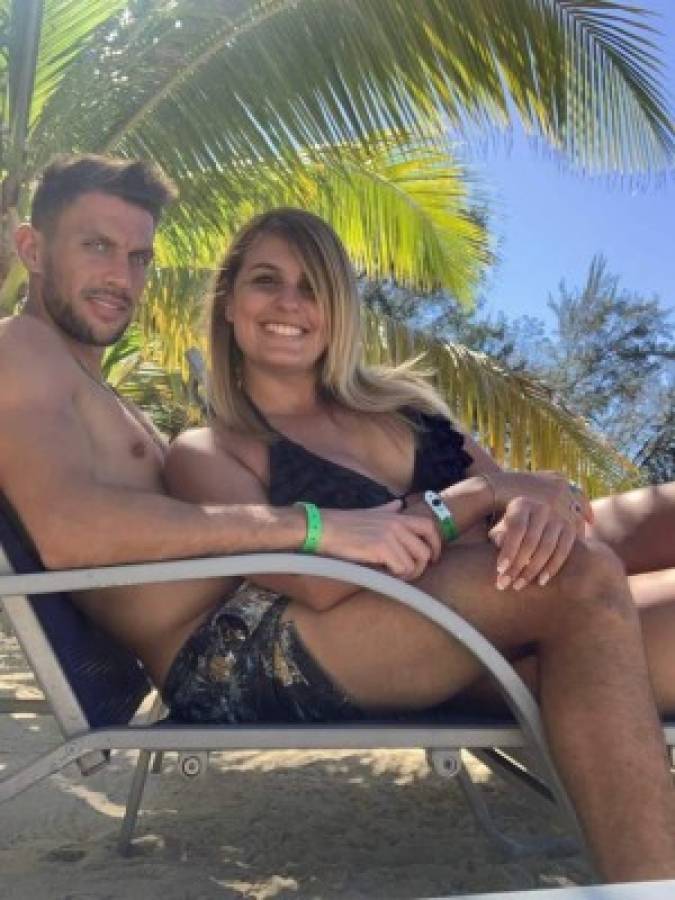 Magali Sanjurjo deslumbra en sus espectaculares vacaciones con Chavasco en Roatán