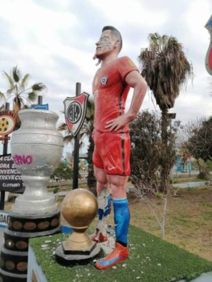 Como a Ibrahimovic: Destruyen la estatua de Alexis Sánchez en Chile y la dejan sin rostro