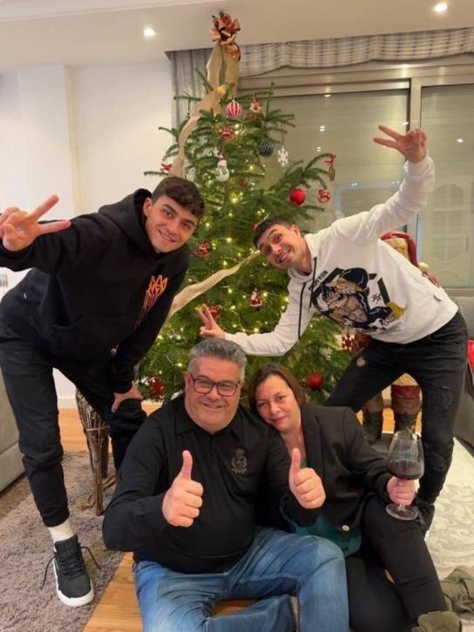 ¿Cómo recibieron los cracks el año 2023? Antonela Rocuzzo y las parejas de Courtois y Raphinha deslumbraron