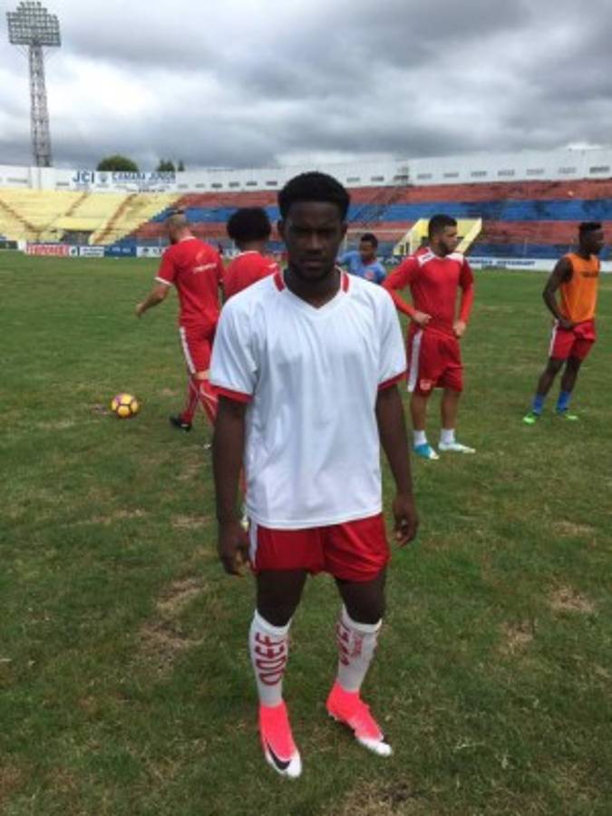 Futbolistas y técnicos de los países más extraños que jugaron en Honduras