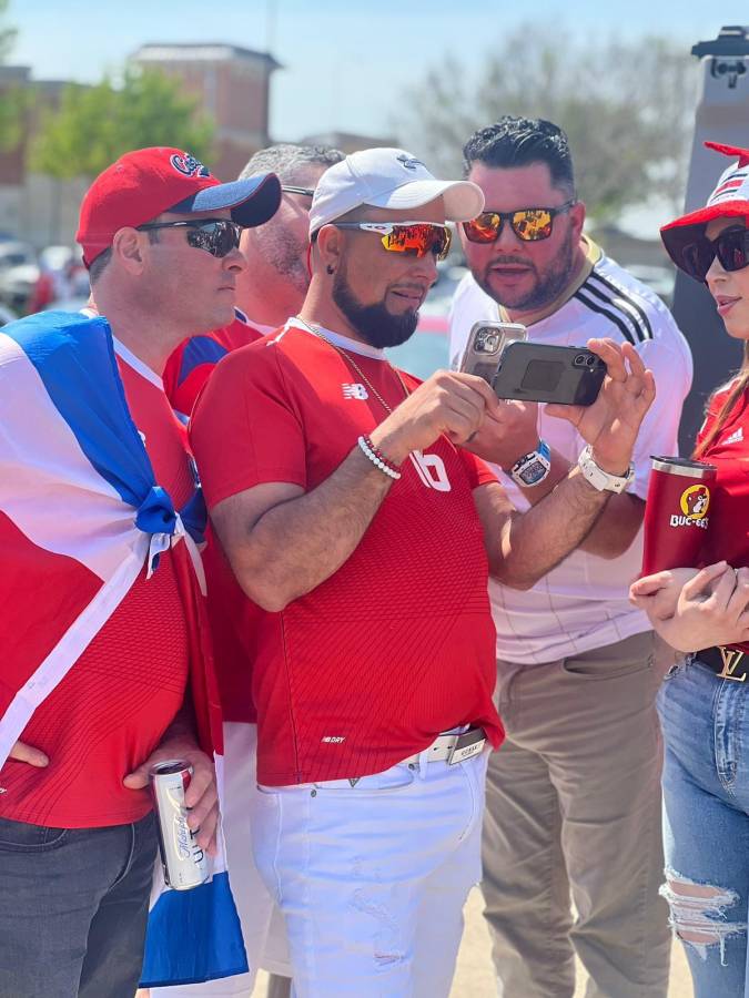 FOTOS: ¡Punta, asados y famoso incluido! Así es el ambientazo hondureño en el Toyota Stadium para el repechaje ante Costa Rica