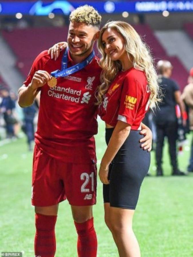 ¡Captado! Crack del Liverpool y su infartante novia celebrando la Champions League