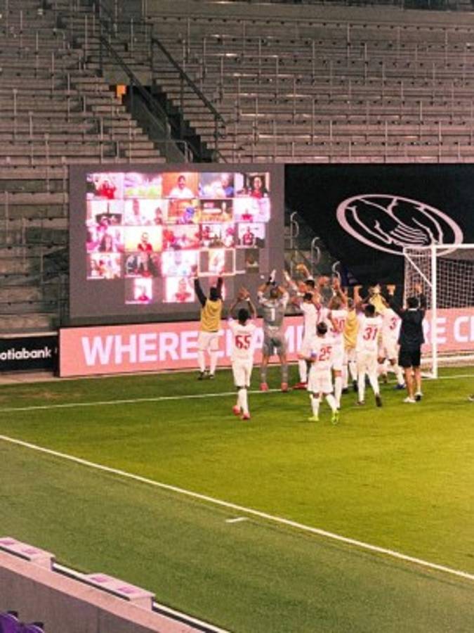 ¡No se vio en TV! Pedro Troglio y sus gritos; el show de la Ultrafiel y los festejos del Olimpia en Orlando