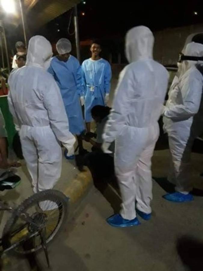 Duras imágenes del entierro de los primeros dos muertos por coronavirus en Honduras