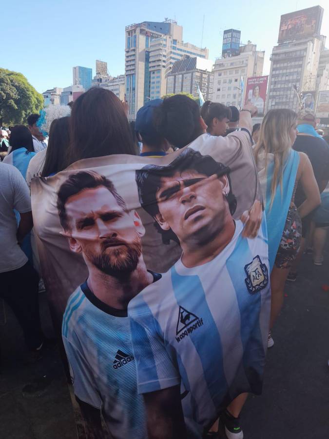 Una marea de gente y feriado nacional: Locura total en el Obelisco por el título de Argentina en la Copa del Mundo