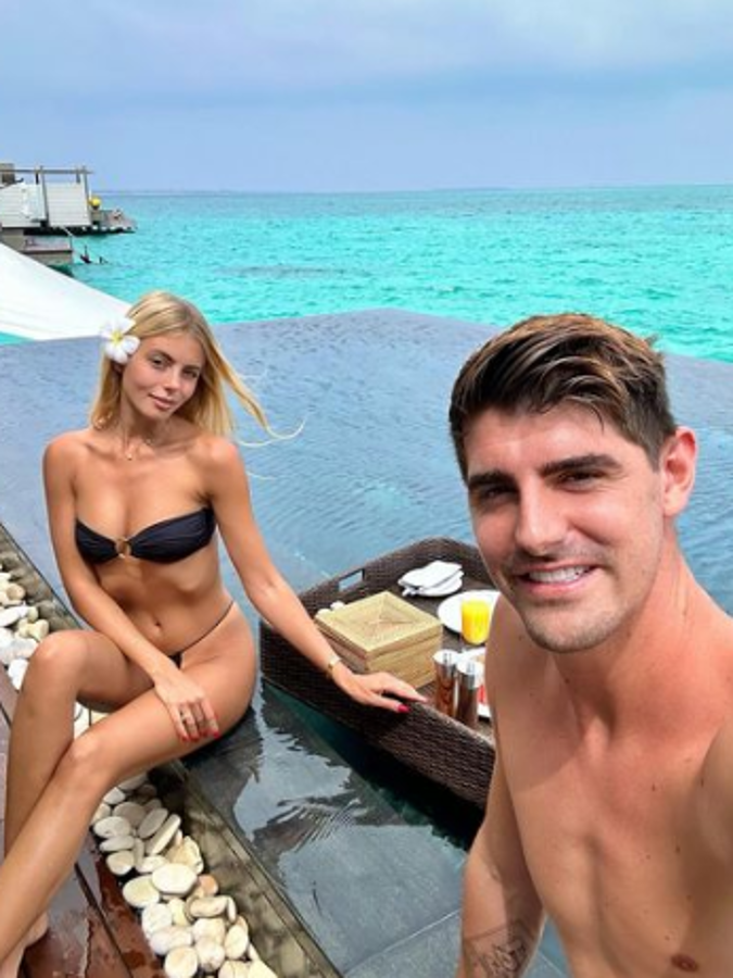 Quedó sorpresivamente eliminado del Mundial de Qatar y se marchó a una exótica isla con su preciosa prometida