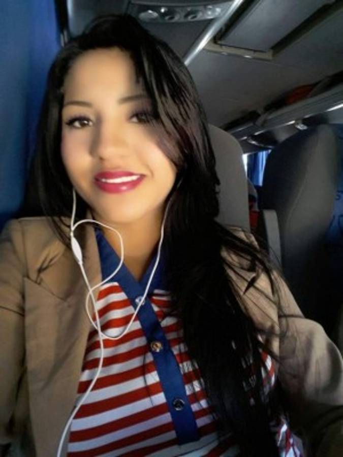 La guapa Policía que combina su trabajo dando seguridad y jugando al fútbol