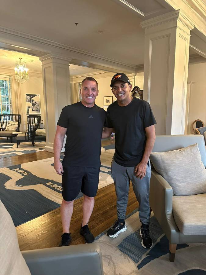 Amado Guevara sorprende a Luis Palma y Brendan Rodgers en la concentración del Celtic tras vencer al Manchester City