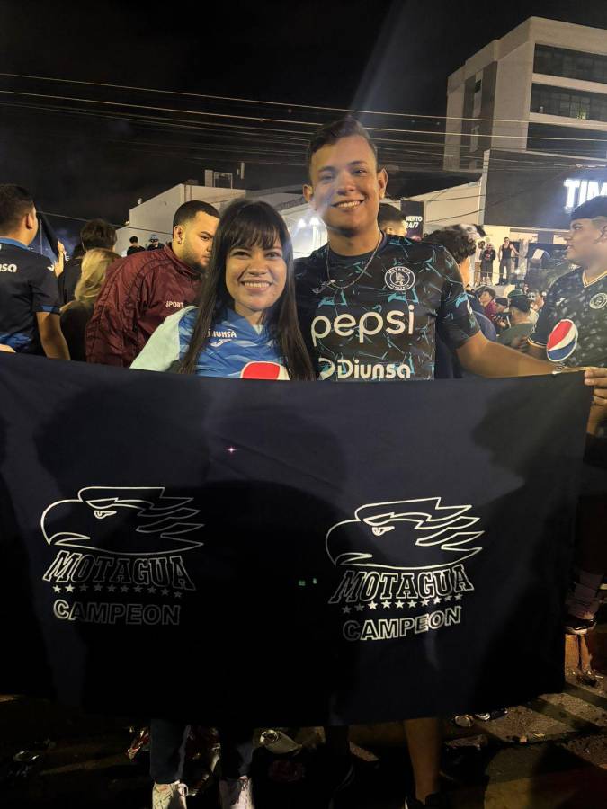 Figura del Motagua jugó enfermo, pero salió celebrando con una cerveza y el que recibió flores: lo que no viste del festejo del Ciclón