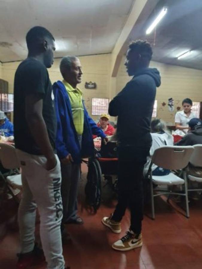 Romell Quioto y su gesto con asilo de ancianos donde está recluido exgloria del Olimpia y Selección de Honduras