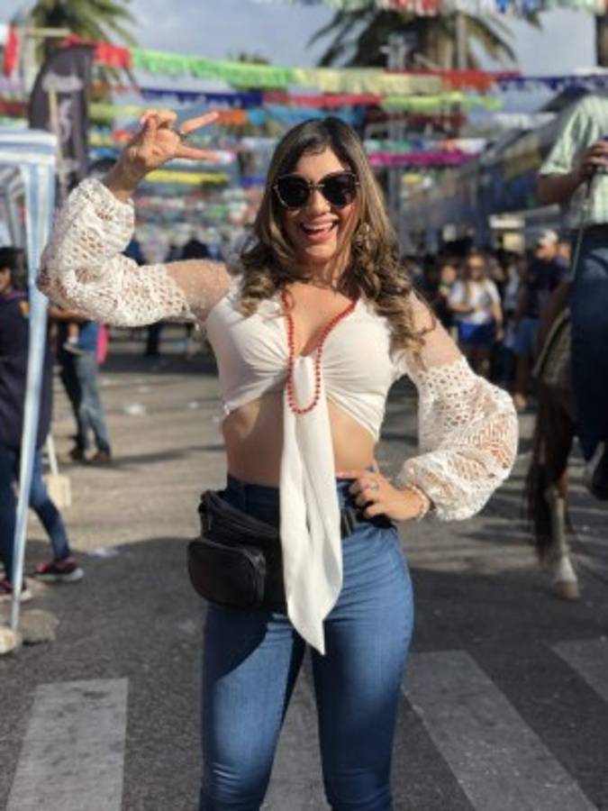FOTOS: Así es Astrid Erazo, la fanática número uno del Olimpia y una belleza de la televisión