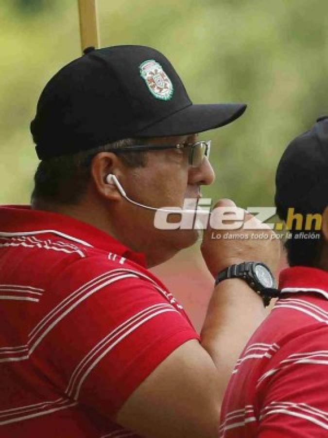 FOTOS: Así se comunicó Héctor Vargas con Luis Ayala para poder dirigir