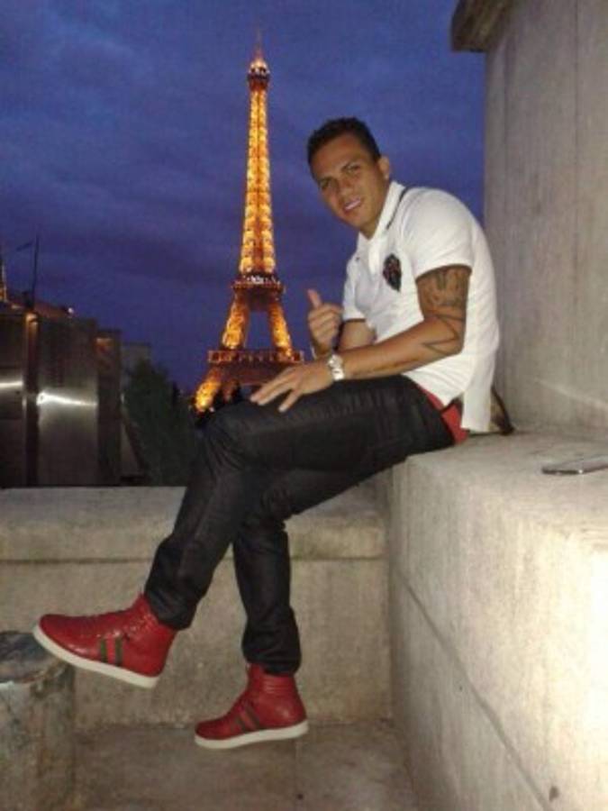 Las fotos inéditas de la vida de Arnold Peralta