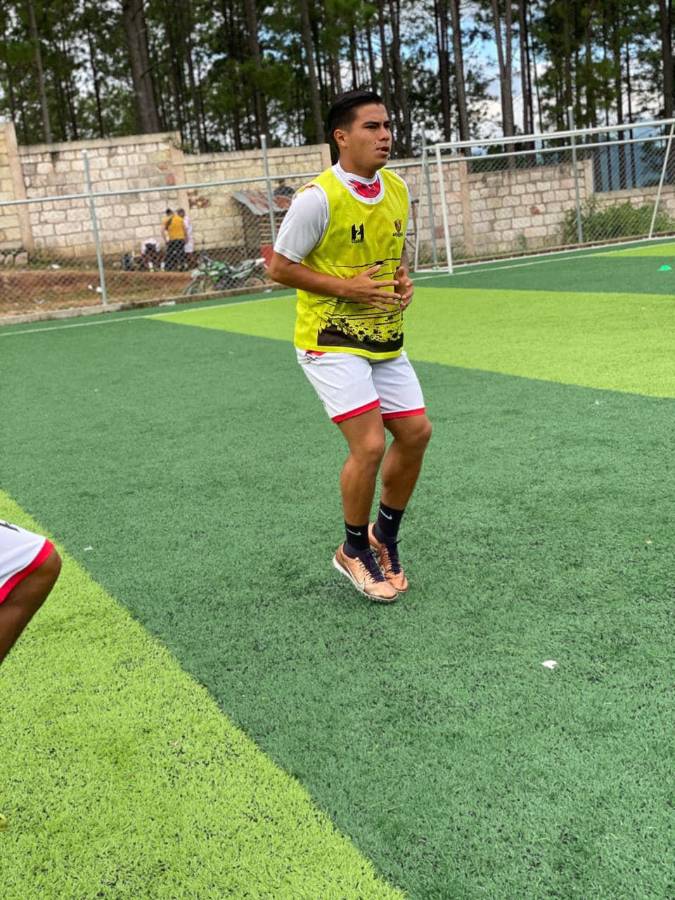 20 futbolistas que creías retirados y juegan en la Liga de Ascenso de Honduras... ¡el técnico mundialista en segunda!