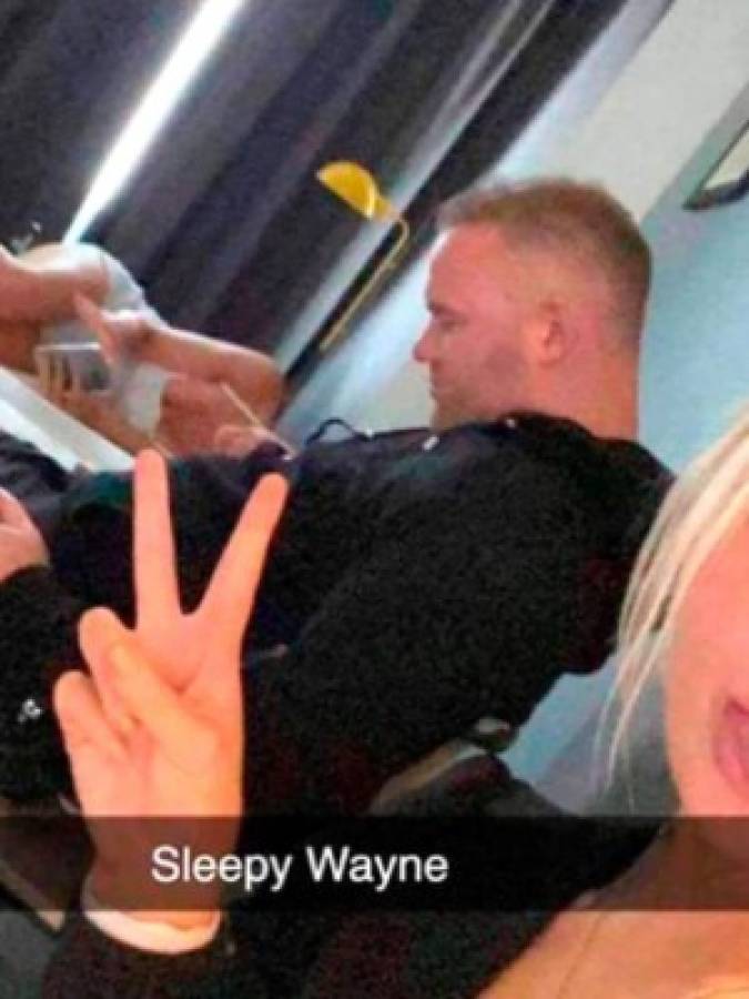 Pasa la noche con tres mujeres y ellas filtran las fotos por Snapchat: el último escándalo de Wayne Rooney